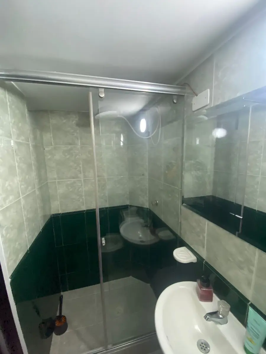 Baño: Baño con división en vidrio