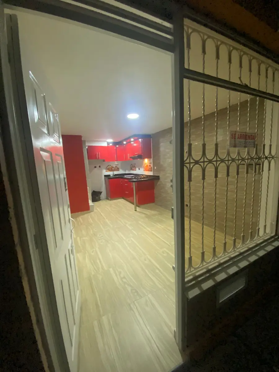 Entrada: La casa de noche