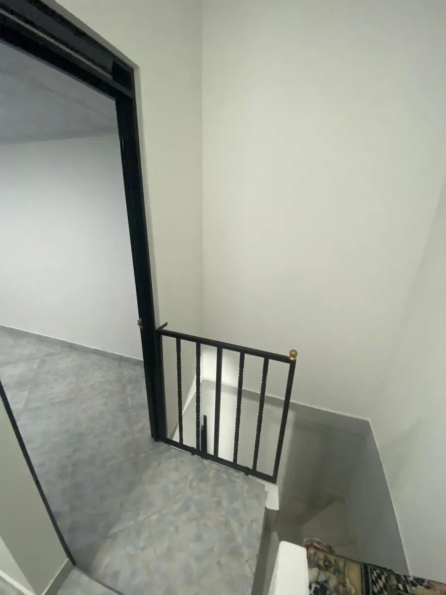 Escaleras: Escaleras con baranda